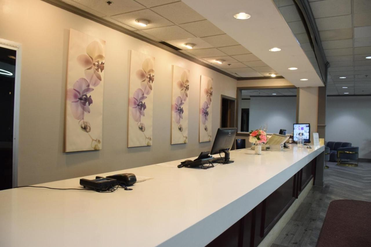 E Hotel Banquet & Conference Center Edison Bagian luar foto