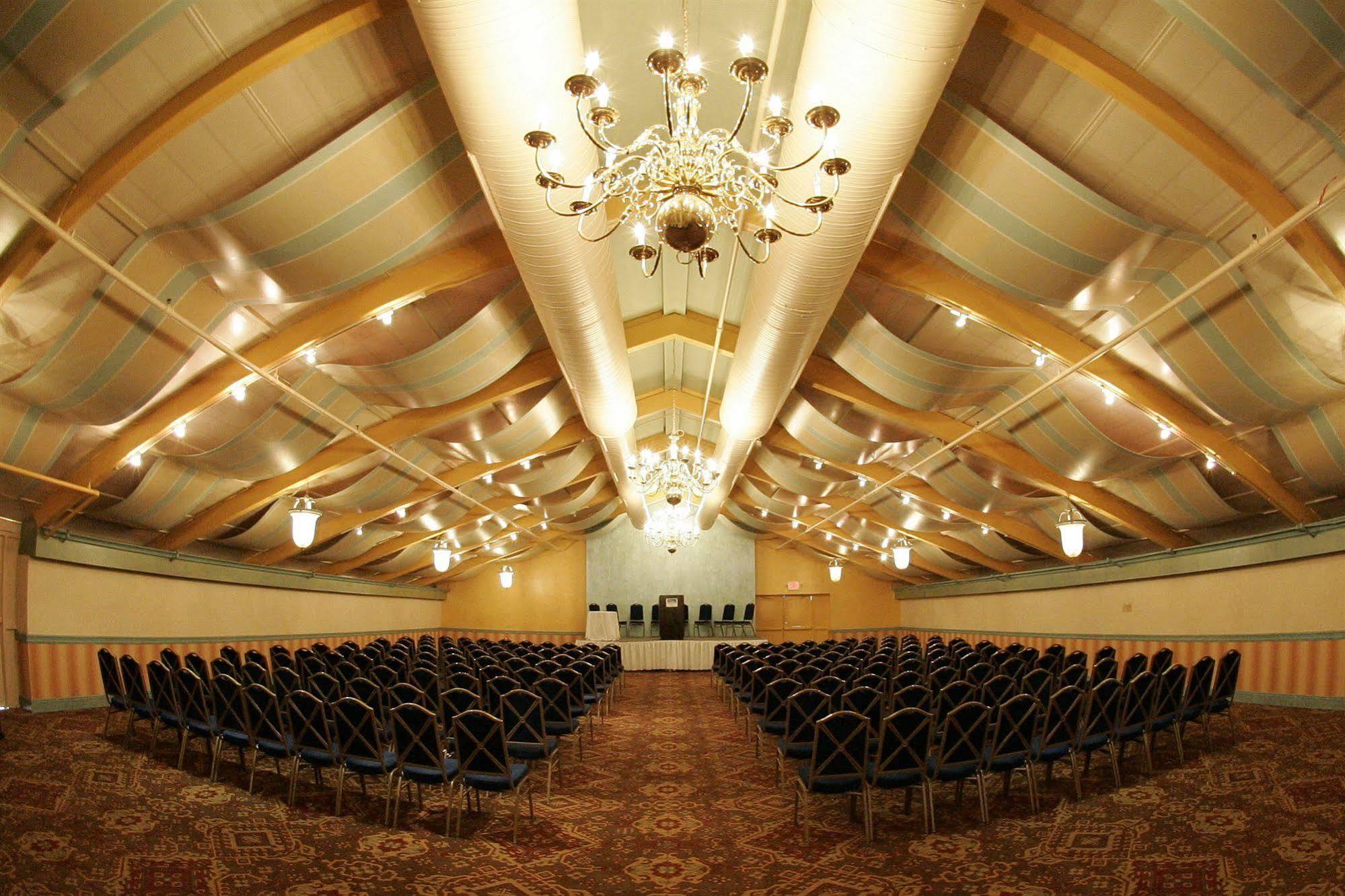 E Hotel Banquet & Conference Center Edison Bagian luar foto