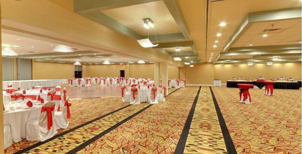 E Hotel Banquet & Conference Center Edison Bagian luar foto